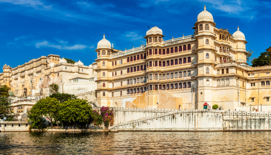 A Day in the Life of a Tourist in India: Sample Itinerary Ideas by City