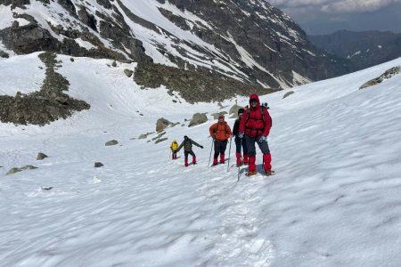 Explore Kasol: Best Season for Trekking, Cafes