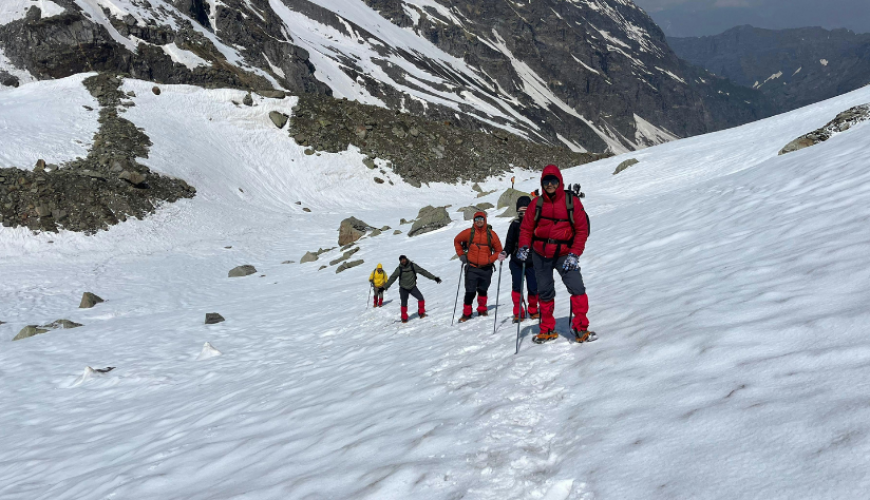 Explore Kasol: Best Season for Trekking, Cafes