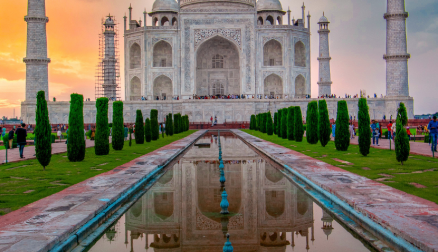 Taj Mahal Visitor Guide: Permitted Items You Can Carry