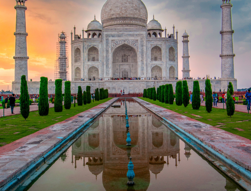 Taj Mahal Visitor Guide: Permitted Items You Can Carry