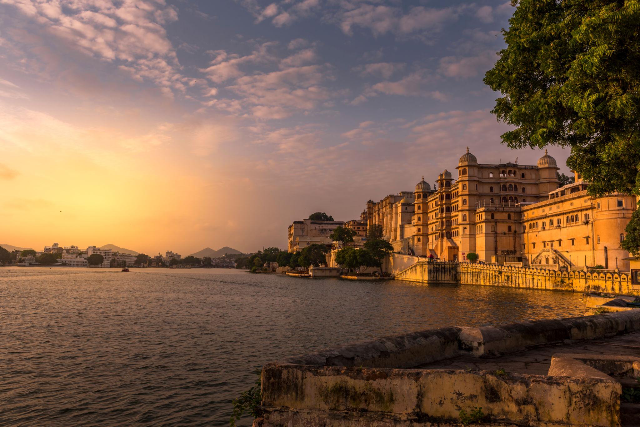 How to Choose the Best Travel Season for Udaipur Based on Weather, Festivals and Crowd Levels